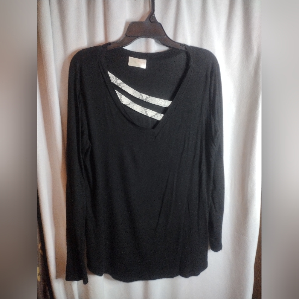 🔥Black Top With Snake Print Decor